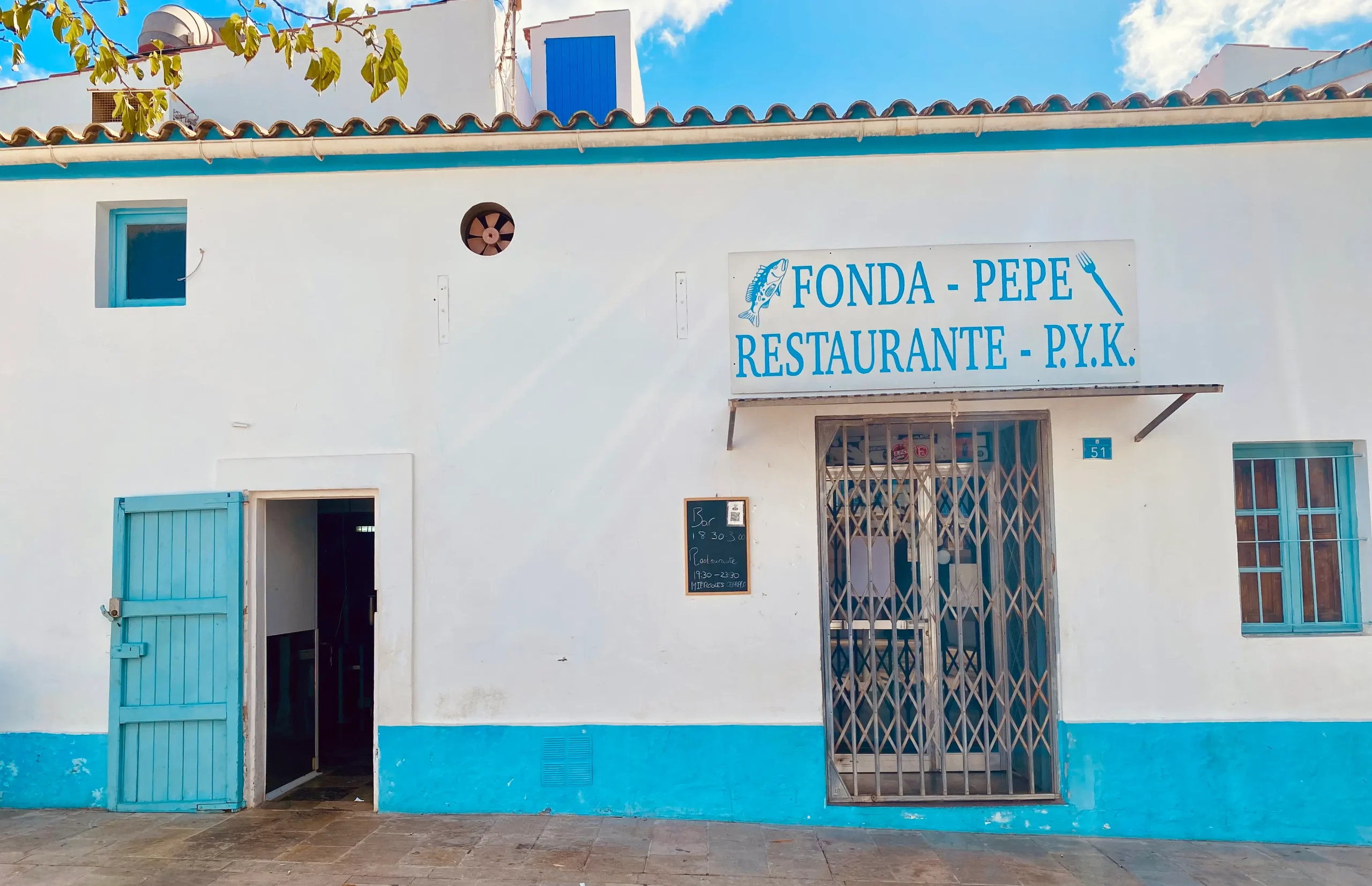 Fonda Pepe in San Ferran, Formentera – historic bar, trattoria, and hostel frequented by Pink Floyd and King Crimson in the 1960s hippie era